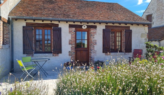 Cozy Ground-Floor Room with Separate Entrance, Bikes, and Nearby Tourist Attractions