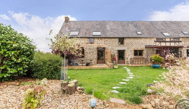 Cozy house with shared garden, pets allowed and parking
