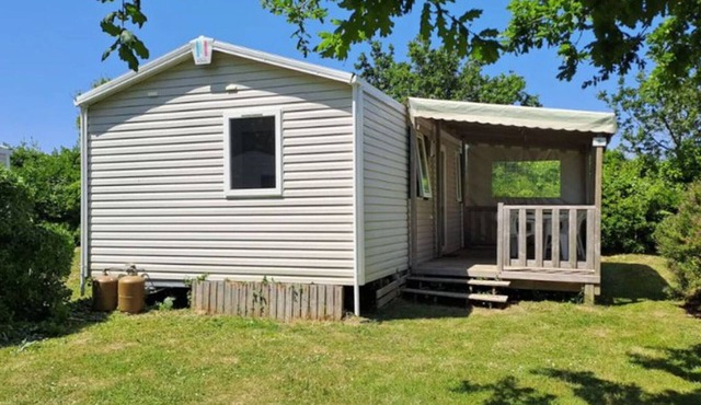 Cozy mobile home with terrace in Tréguennec