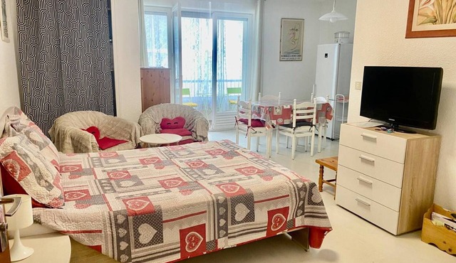 Cozy Studio for 2 with WiFi & Parking – 50m from Amélie-les-Bains Cures