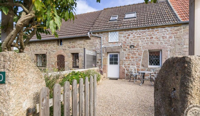Cozy Seaside Cottage with Terrace, Private Garden & Electric Car Charging