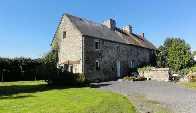 Cozy Stone Farmhouse with Garden, Near Saint-Lô – Sleeps 4, Modern Amenities, Pet-Friendly