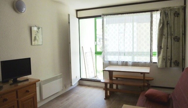 Cozy Studio for 4 near Slopes with Free Parking, Ski Locker, Microwave/Grill