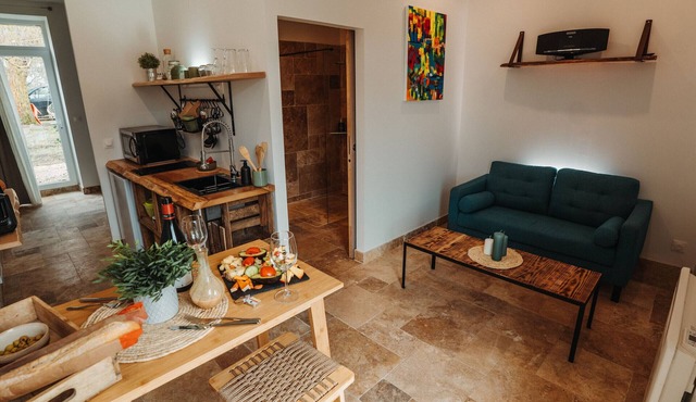 Cozy studio in nature with pets allowed and private parking