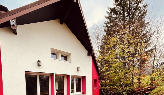 Detached chalet between lakes and mountains, close to all amenities