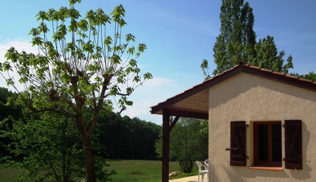 Domäne mit Jacuzzi by Interhome