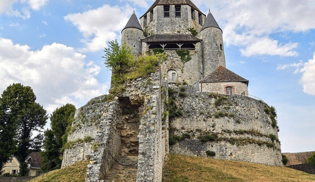Domaine de l'Ormerie Provins, accommodation with garden ideal for families.