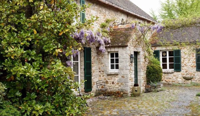 Domaine La Marcotte, a unique home with a pool