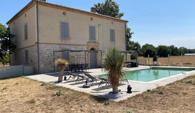 Domaine privé avec piscine et 5,5 hectares