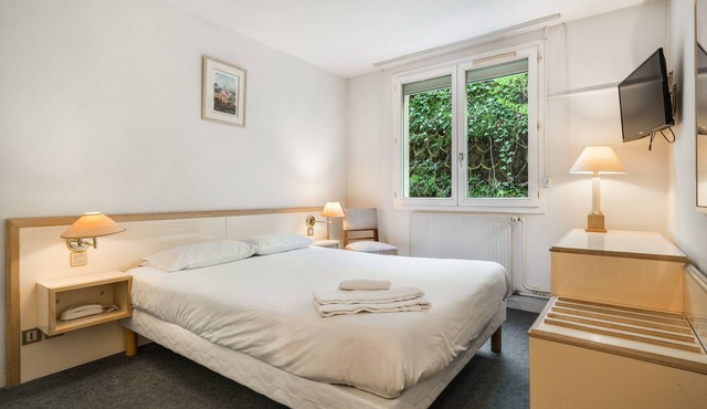 Double Room Nº101 with Shared Terrace, Wi-Fi and Air Conditioning