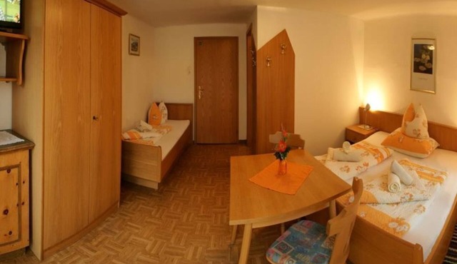 Dreibettzimmer, Dusche, WC, Balkon - Gasthof-pension Innerfraganter Wirt in Flattach
