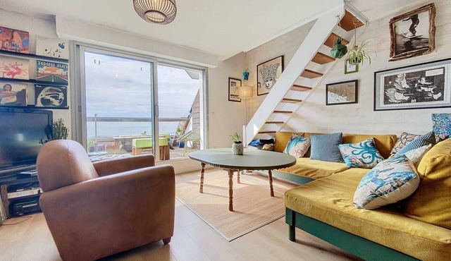 Duplex apartment with stunning sea view