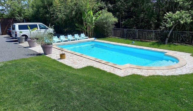Elegant Art Deco residence with a pool and views of the Loire River just outside Orléans
