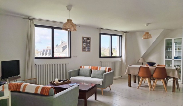 Elegance on the bay, modern apartment with garden and sea view