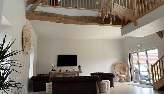 Elegant lodge with SPA, reception, and PMR access near Paris