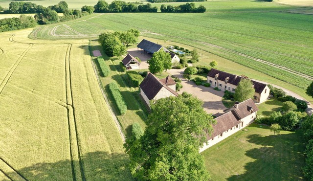 Elegant manor house for 18 people with private pool