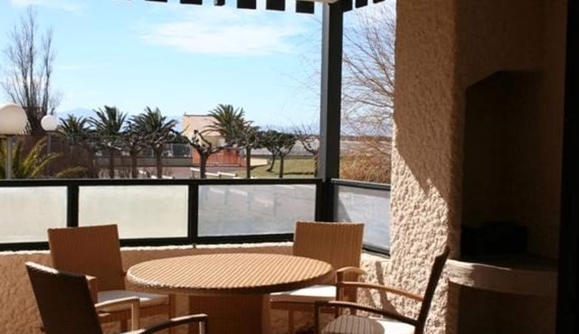 Elevated Ground Floor Apartment, 3 Rooms, 6 Sleeps, Pool, Terrace, Parking, Sports Facilities