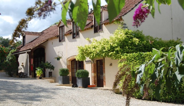 Enjoy your holiday in a charming gîte with large pool in the Lot