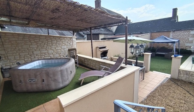 Entire House: LA MAISON DU PETIT PEINTRE (sleeps 8–10). 4 bedrooms