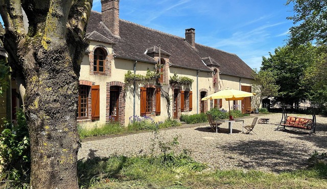 Entire vacation home in Burgundy style: Longère des Daubénys