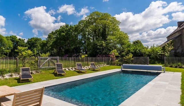Exceptional manor with swimming pool in Brittany