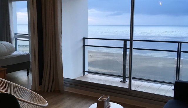 EXCEPTIONAL SEA VIEW! IDEAL AS A COUPLE FOR A RELAXING AND COMFORTING STAY.