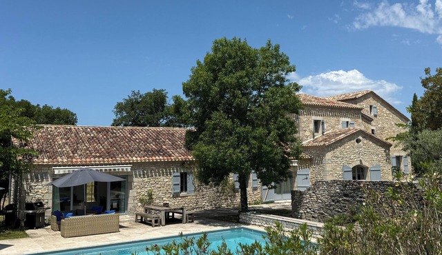 Exceptional Villa 10 min from Cahors. In the heart of the wine region. Full AC.