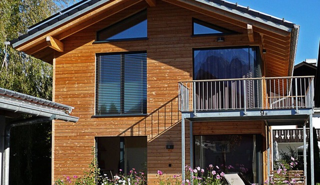Exclusive Mondholz vacation apartment in a very quiet and central location in Garmisch in Garmisch-Partenkirchen