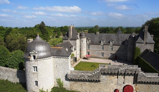 Exclusive suite in the castle with its own park and lake landscape