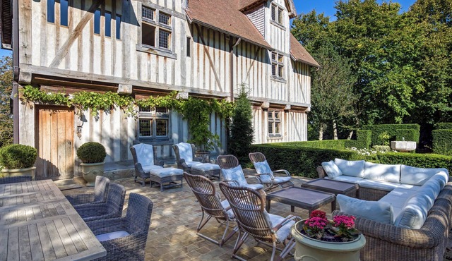 FABULOUS HISTORIC XV CENTURY MANOIR ON THE BEACH !