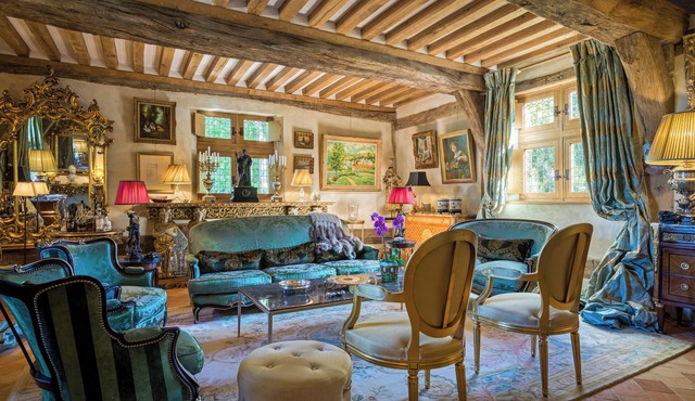 FABULOUS XV CENTURY MANOIR AND GUEST HOUSE, ON THE BEACH !