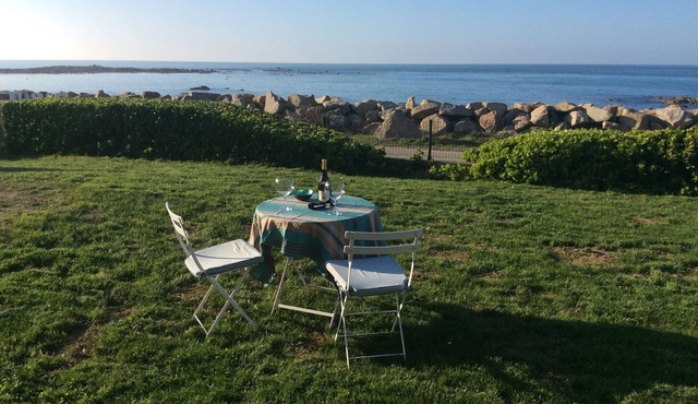 Facing the sea in the water and in addition in summer the swimming pool!