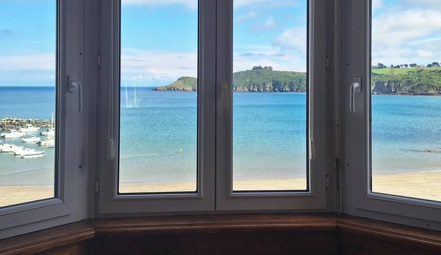 Facing the sea, with sunny terrace, Brehec