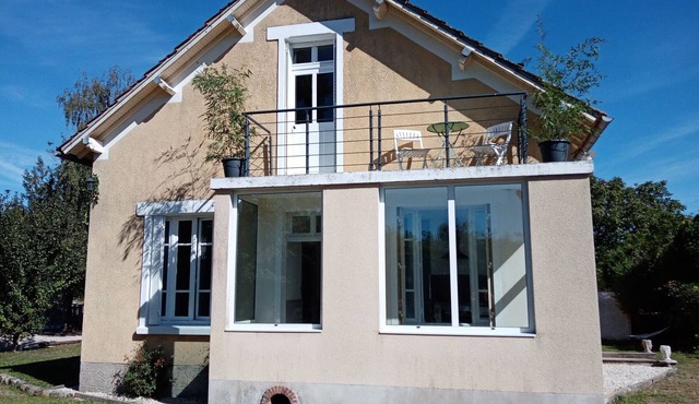Family cottage with enclosed garden near Orleans