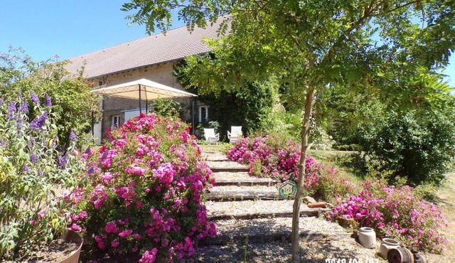 Family-Friends Getaway: Spacious Cottage, Scenic Views, Kid-Friendly Amenities, Close to Attractions