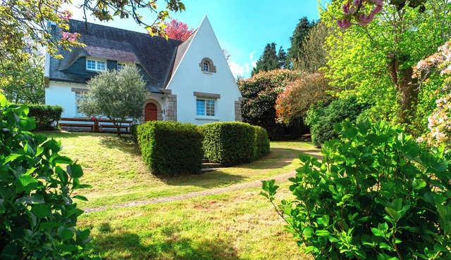 Family home – Large woody Park – Leisure & Sport Area – 10/12 Guests