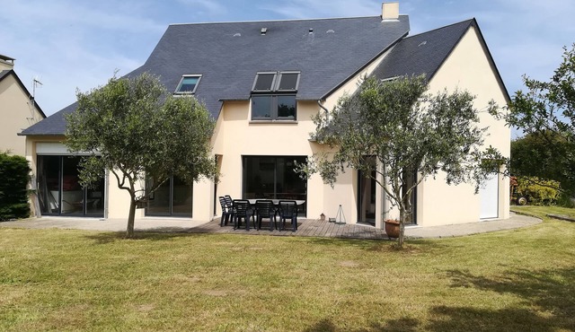 Family house less than 5 minutes drive from the sea - 10 people