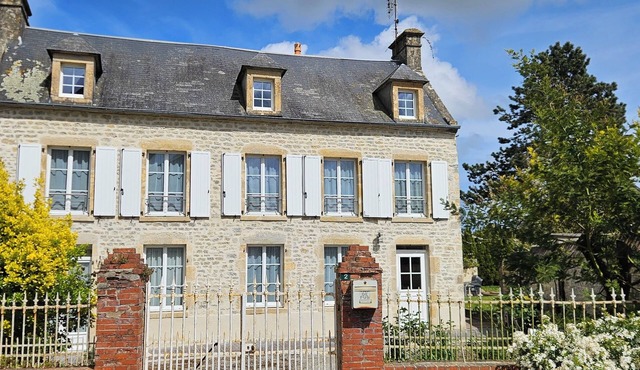 Family house for 14 p in the heart of the d-day
