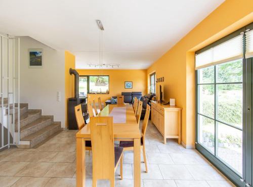 Forest Escape with Terrace, cleaning included in Eisfeld
