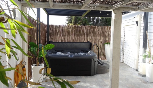 Former Cevennes sheepfold with year-round heated spa in Bagard