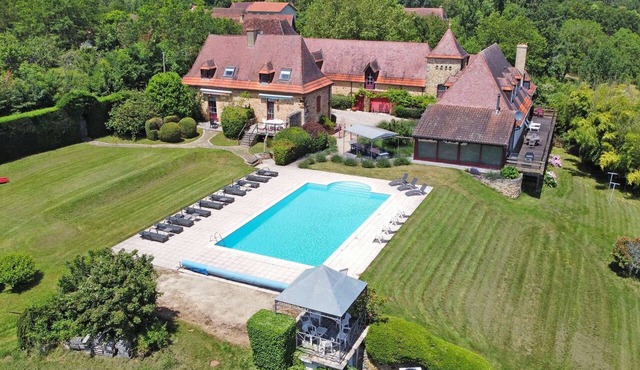 Domaine de Monribot with private pool - 10 or 18 people