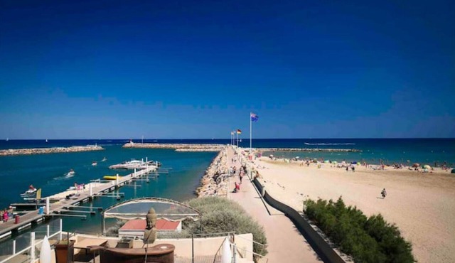 Fully-equipped T2 apartment in Port de Canet-en-Roussillon, ground floor, near beach.