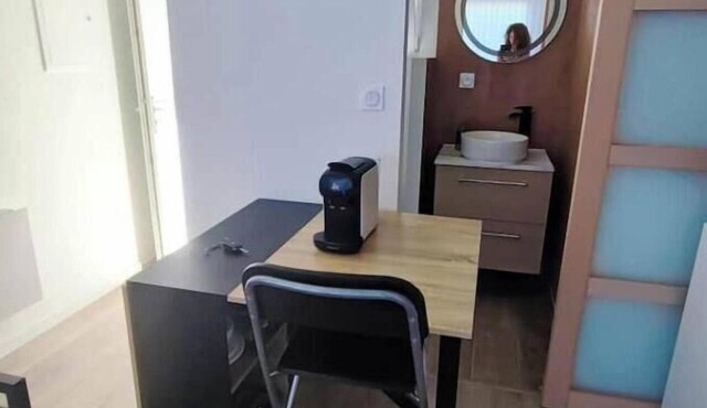 Furnished studio apartment 10 minutes from the airport