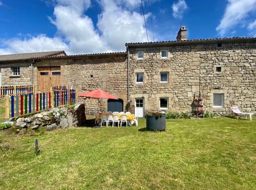 Gîte 10 pers avec 4 chambres et 3 salles d'eau, animaux admis - FR-1-582-94
