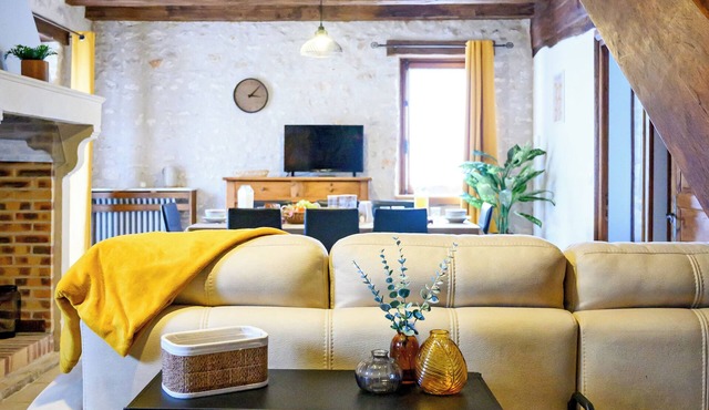 Gîte au Calme Avec Piscine Couverte