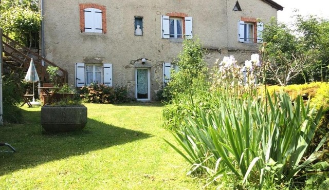 Gîte chaleureux entre festivals, nature et confort avec wifi à Jullianges - FR-1-582-237