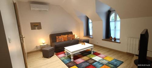 GÎTE CLIMATISÉ VILLA ESPERANZA à Valençay 1 à 5 personnes, 200 m du château proche zoo de Beauval et châteaux de la Loire, Lits prêts à l'arrivée