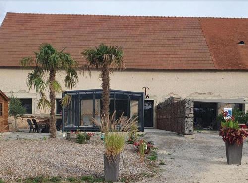 Gîte confortable avec piscine couverte et spa à Couzon - FR-1-489-483