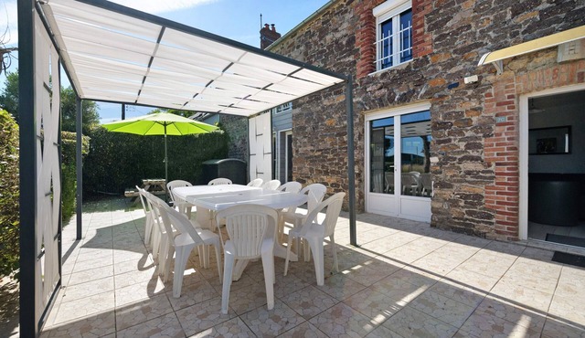 Gîte des Bois – Spacious Family Retreat in the Heart of La Vanlée Bay