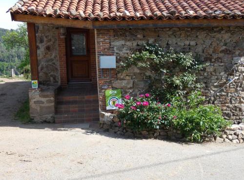 Gîte douillet pour 2 personnes dans les Monts du Forez - FR-1-496-261